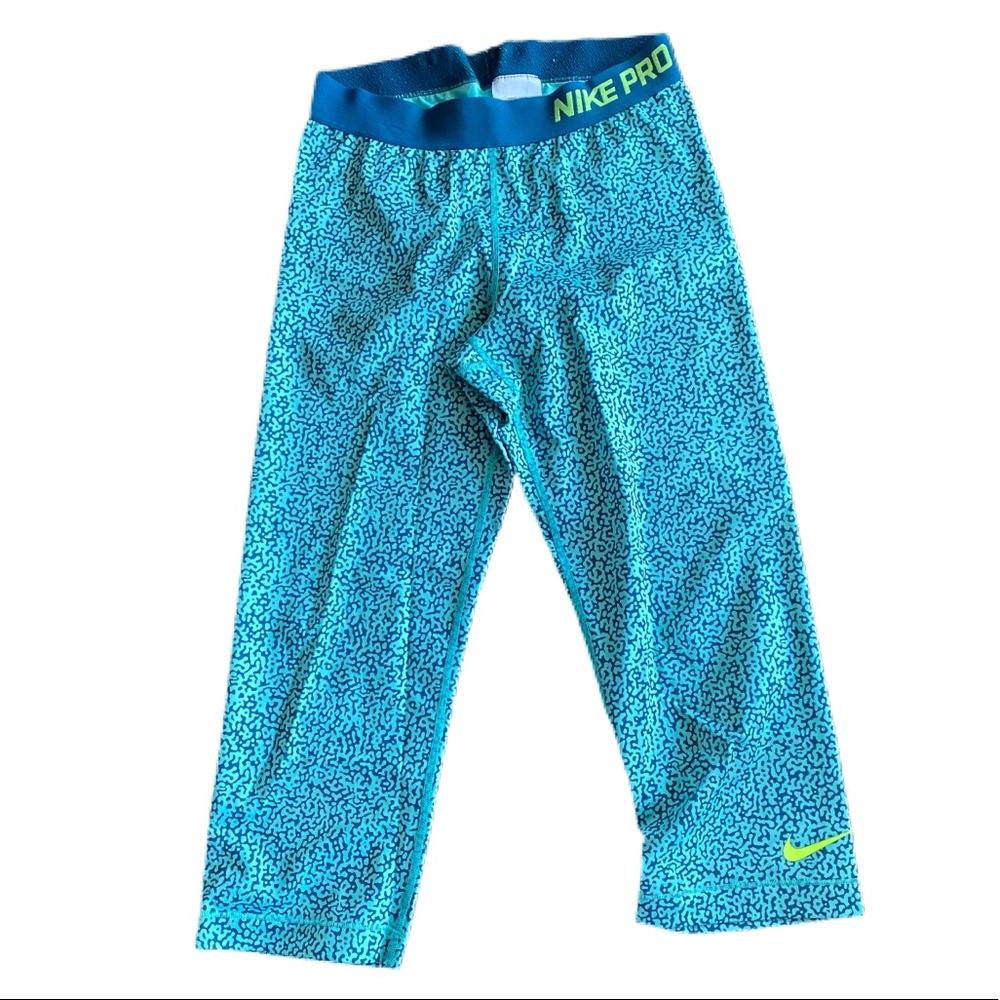 👍🏼 Woman’s Nike Pro Capri Crop Legging